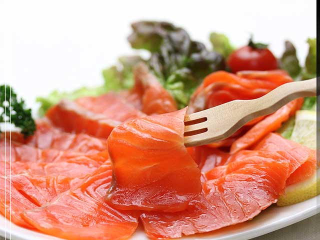 スモークサーモン（トラウト）　500ｇ入り　スライス　三洋食品