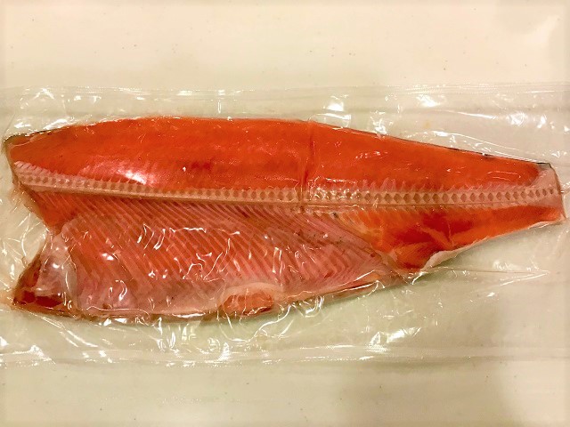甘塩紅サケ　片身　フィーレ 1kgアップ　