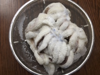 紋甲ゲソ　１ｋｇ　用途なんでも　身は　やわらかいです！