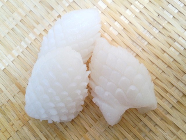 松笠イカ　１ｋｇ入り　柔らか甲いか 松笠カット 1kg 業務用  まつかさいか お節にも