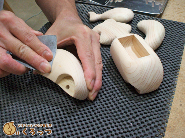 ベビー　ヤスリがけ