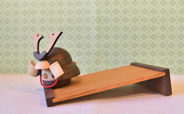 どんぐり兜　屏風　兜で歩き