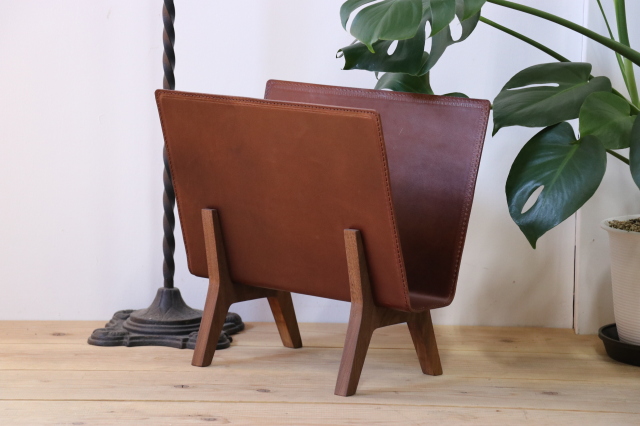 NOKKI レザー マガジンラック スタッズ付き NOKKI レザー マガジン