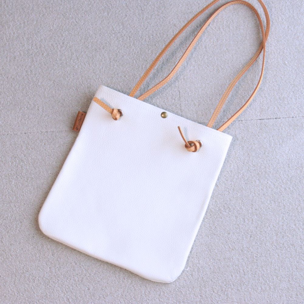 ホワイト 白 レザー ショルダーバッグ ハンドバッグ 撥水 肩ひも長さ選べる