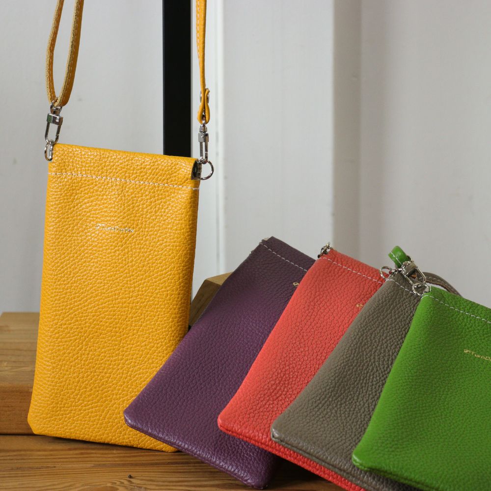 レザースマホショルダー　サコッシュ ポシェット ポーチ レディース 斜めがけ スマホショルダーバッグ　首掛け　本革