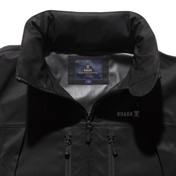 ROARK（ロアーク）CARAVANJACKETブラックRJJ1154。防水・撥水性を備えた高機能シェルジャケット。