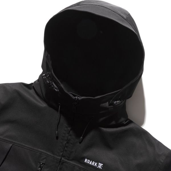 ROARK（ロアーク）CARAVANJACKETブラックRJJ1154。防水・撥水性を備えた高機能シェルジャケット。