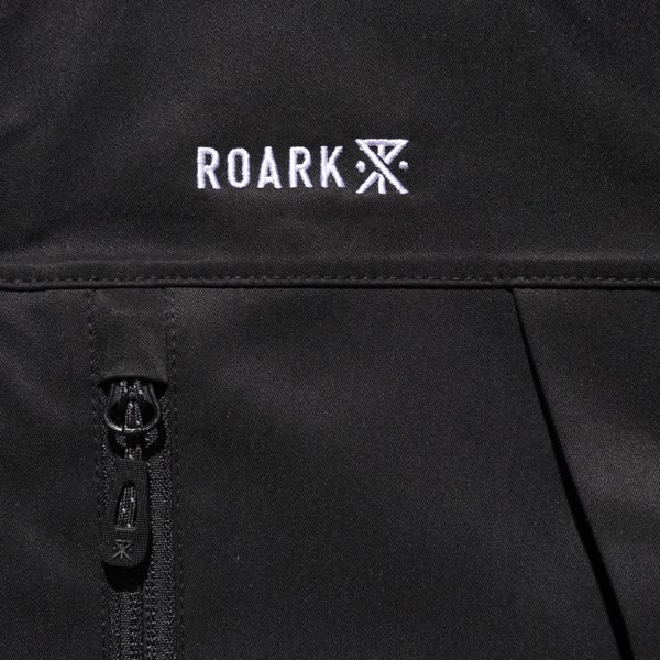 ROARK（ロアーク）CARAVANJACKETブラックRJJ1154。防水・撥水性を備えた高機能シェルジャケット。