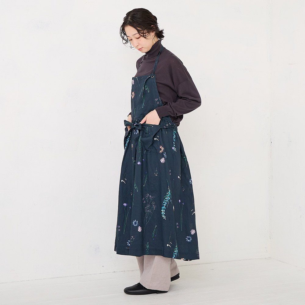 原宿店限定　エプロンワンピース RINコラボ】リネン染色ドライフラワープリントエプロンワンピース