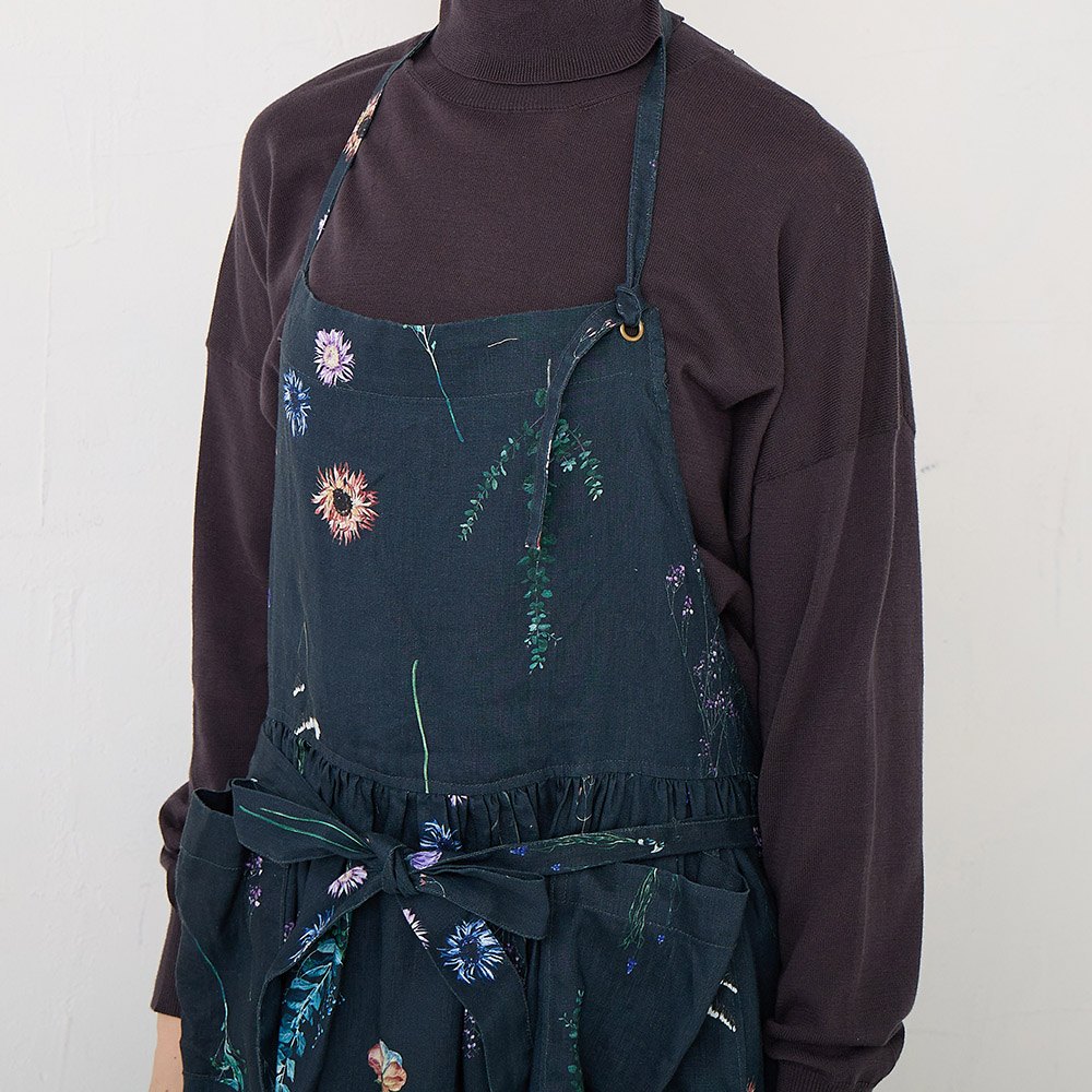 原宿店限定　エプロンワンピース RINコラボ】リネン染色ドライフラワープリントエプロンワンピース