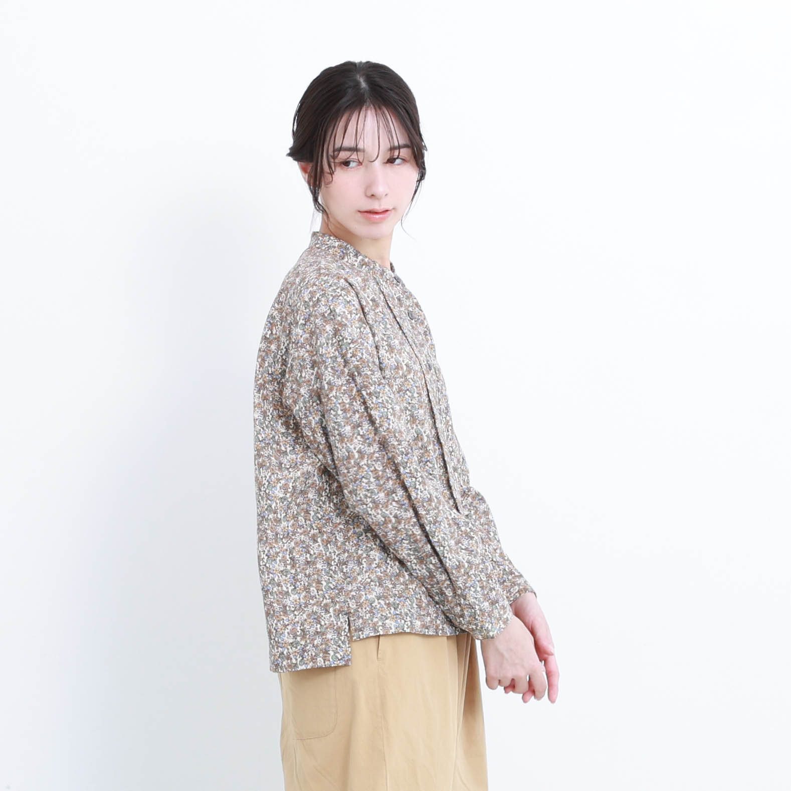 45R コットンタックブラウス Tシャツ カットワーク ホワイト ❤️美品❤️45R コットンタックブラウス Tシャツ カットワーク