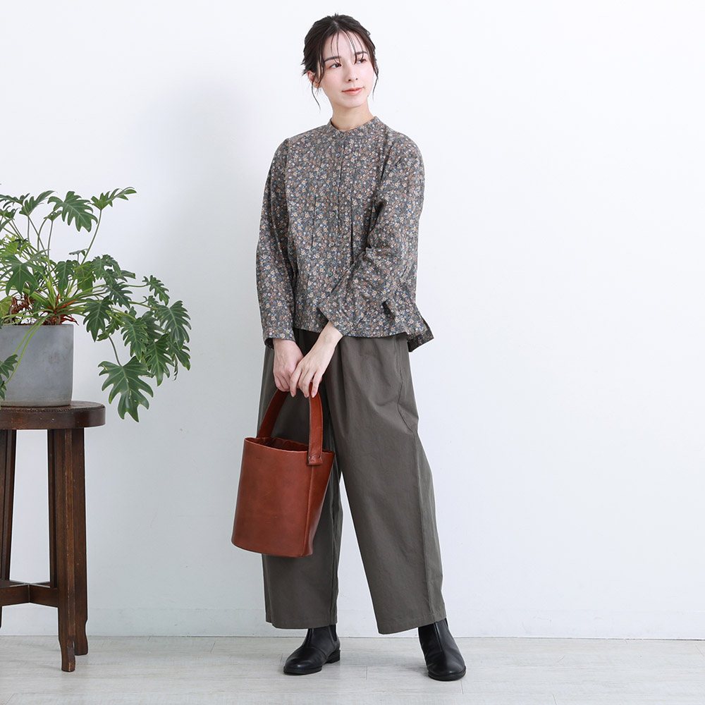 コットンフラワープリントタックブラウス