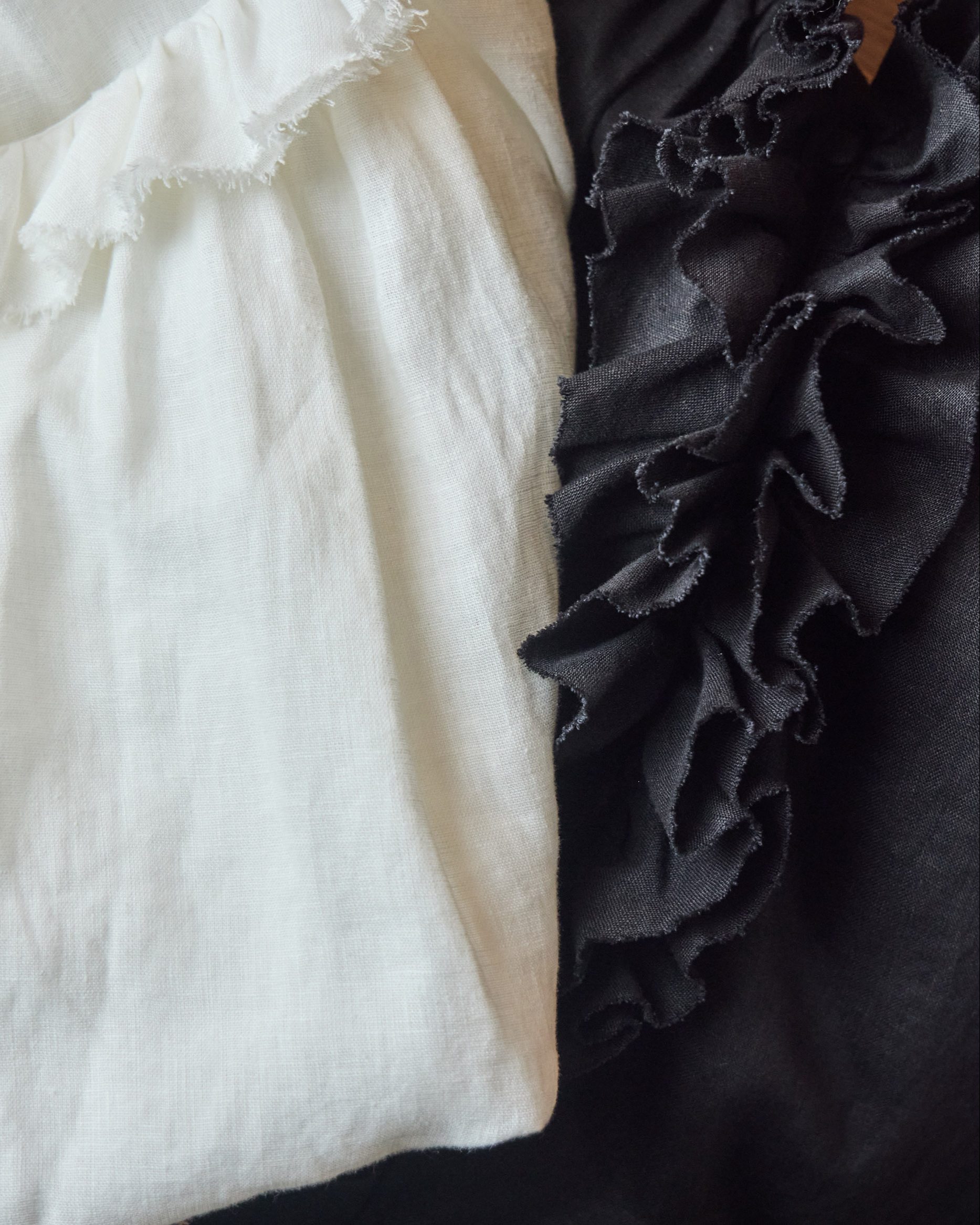 新品未使用‼️TUTIE ツチエ　tomomiさんコラボ　リネンブラウス tomomiさんコラボ】リネンエアーウォッシュフリルブラウス/ 3月下旬