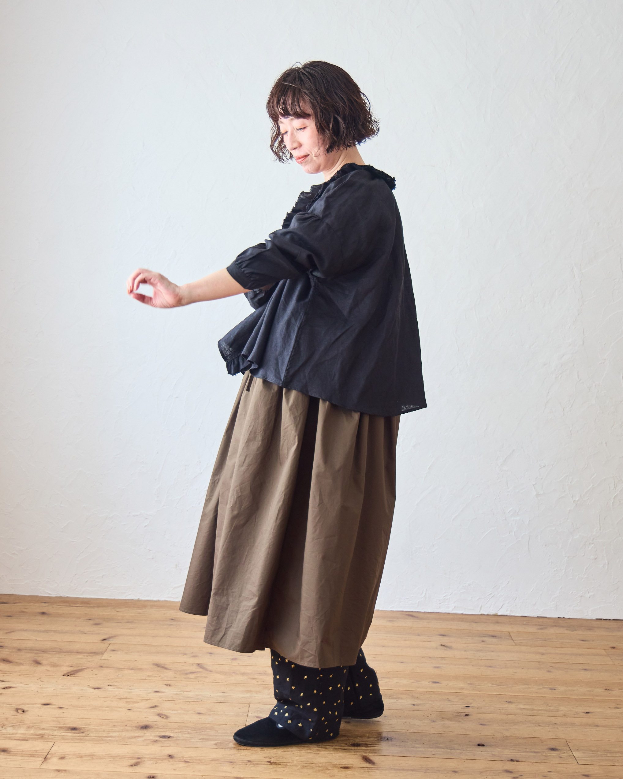 tomomiさんコラボ】リネンエアーウォッシュフリルブラウス/ 3月下旬