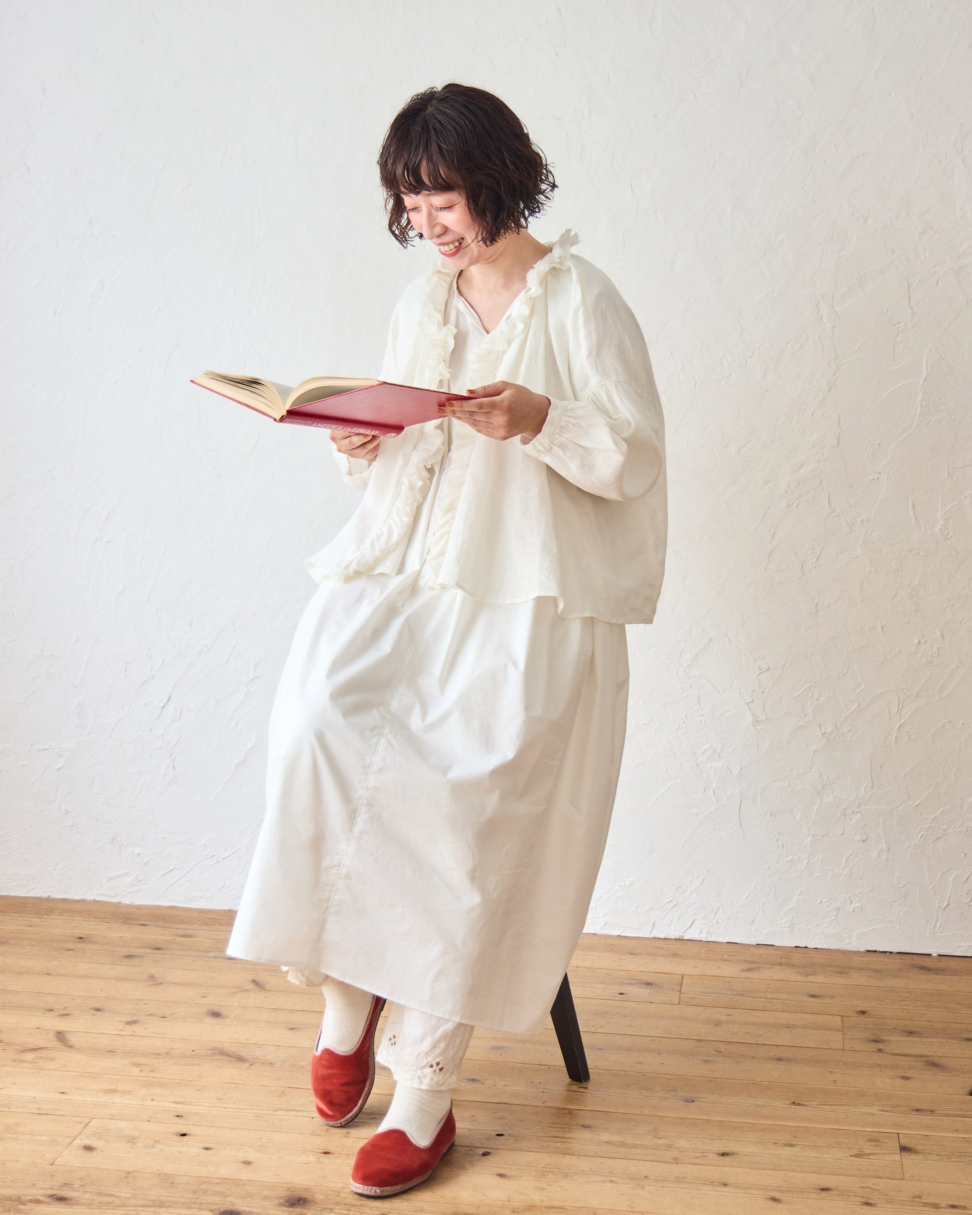 TUTIE ツチエ　tomomiさんコラボ　リネンブラウス tomomiさんコラボ】リネンエアーウォッシュフリルブラウス/ 3月下旬