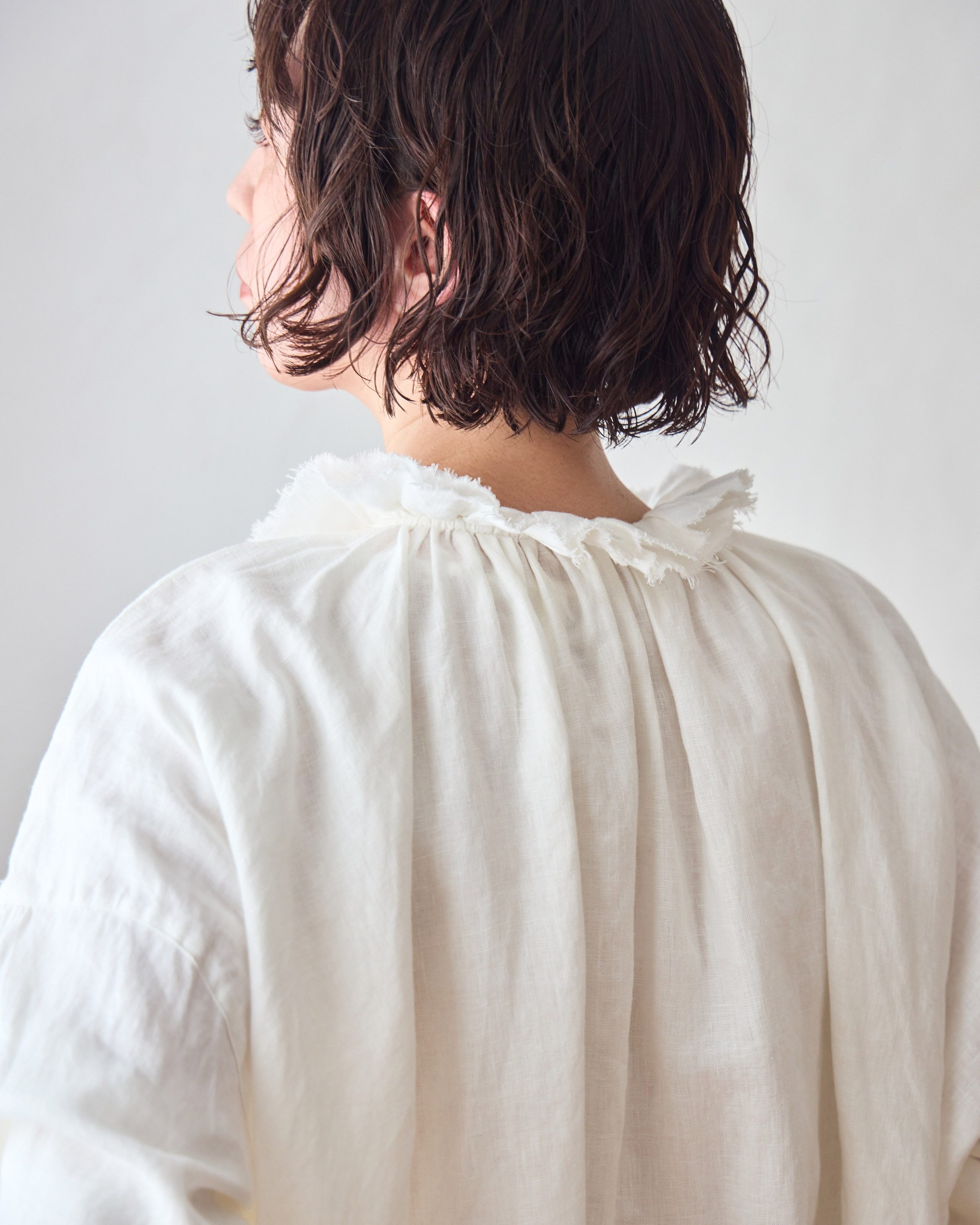 tomomiさんコラボ】リネンエアーウォッシュフリルブラウス/ 3月下旬
