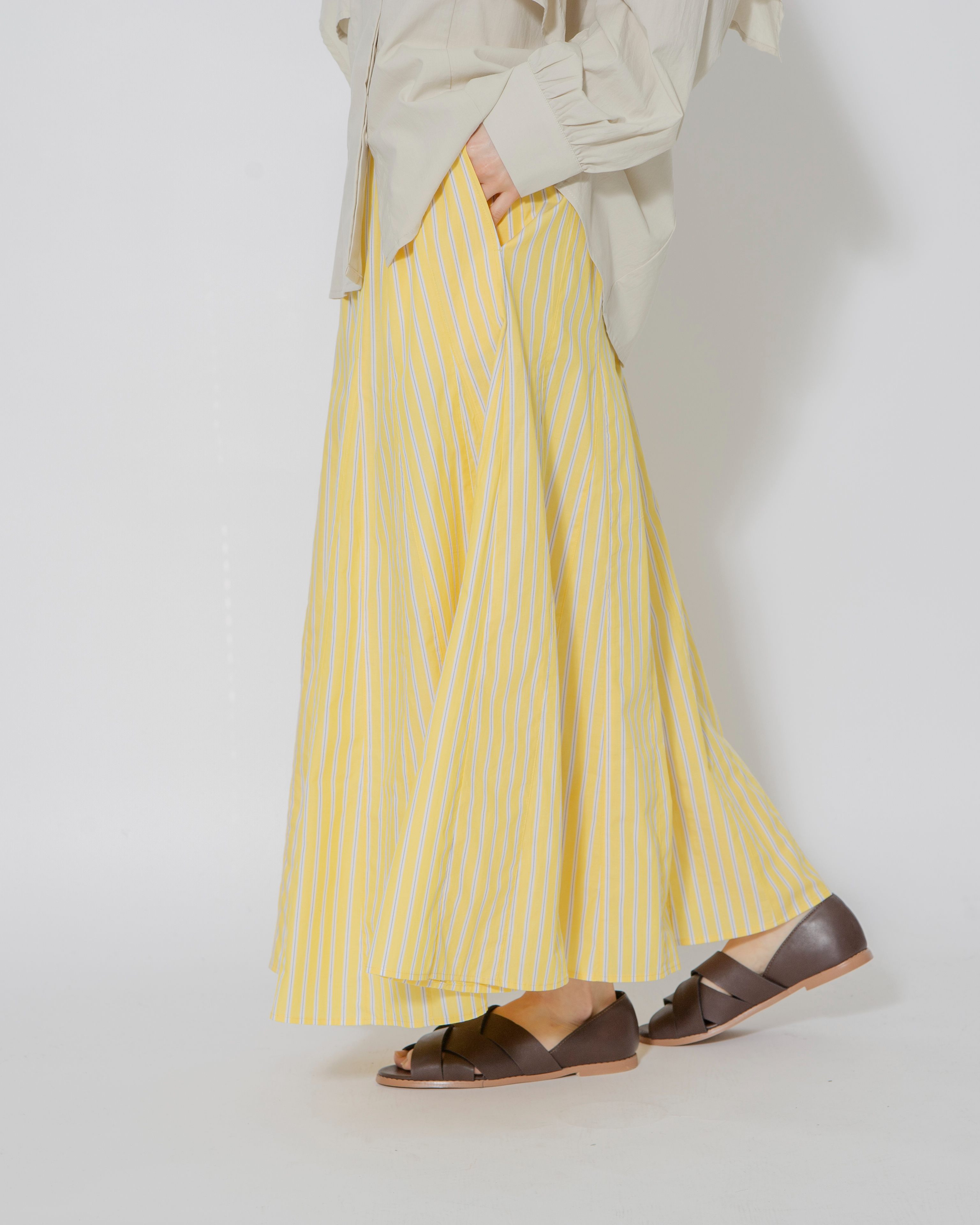 T. カラーストライプシームフレアスカート