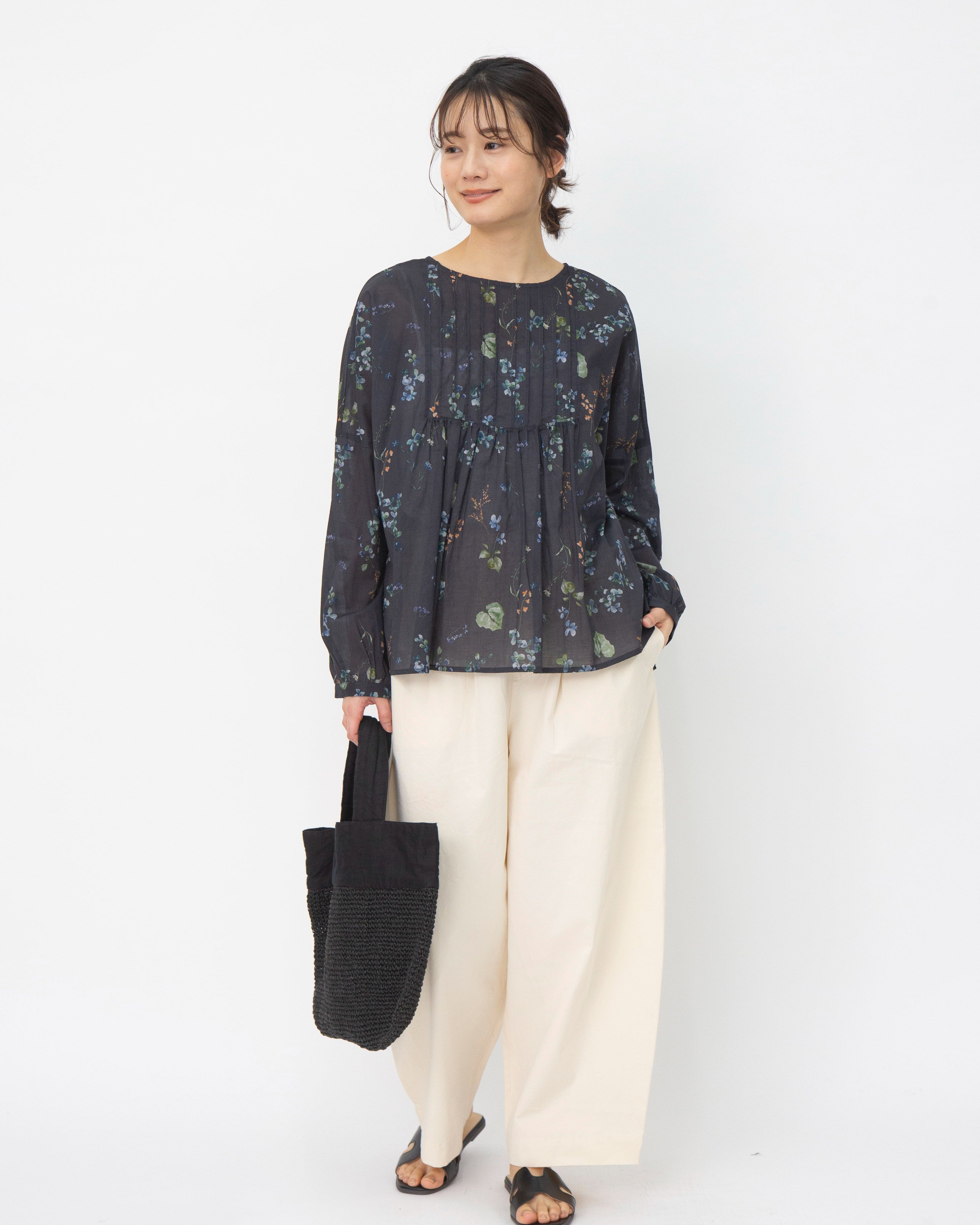 コットンボタニカルプリントタックブラウス