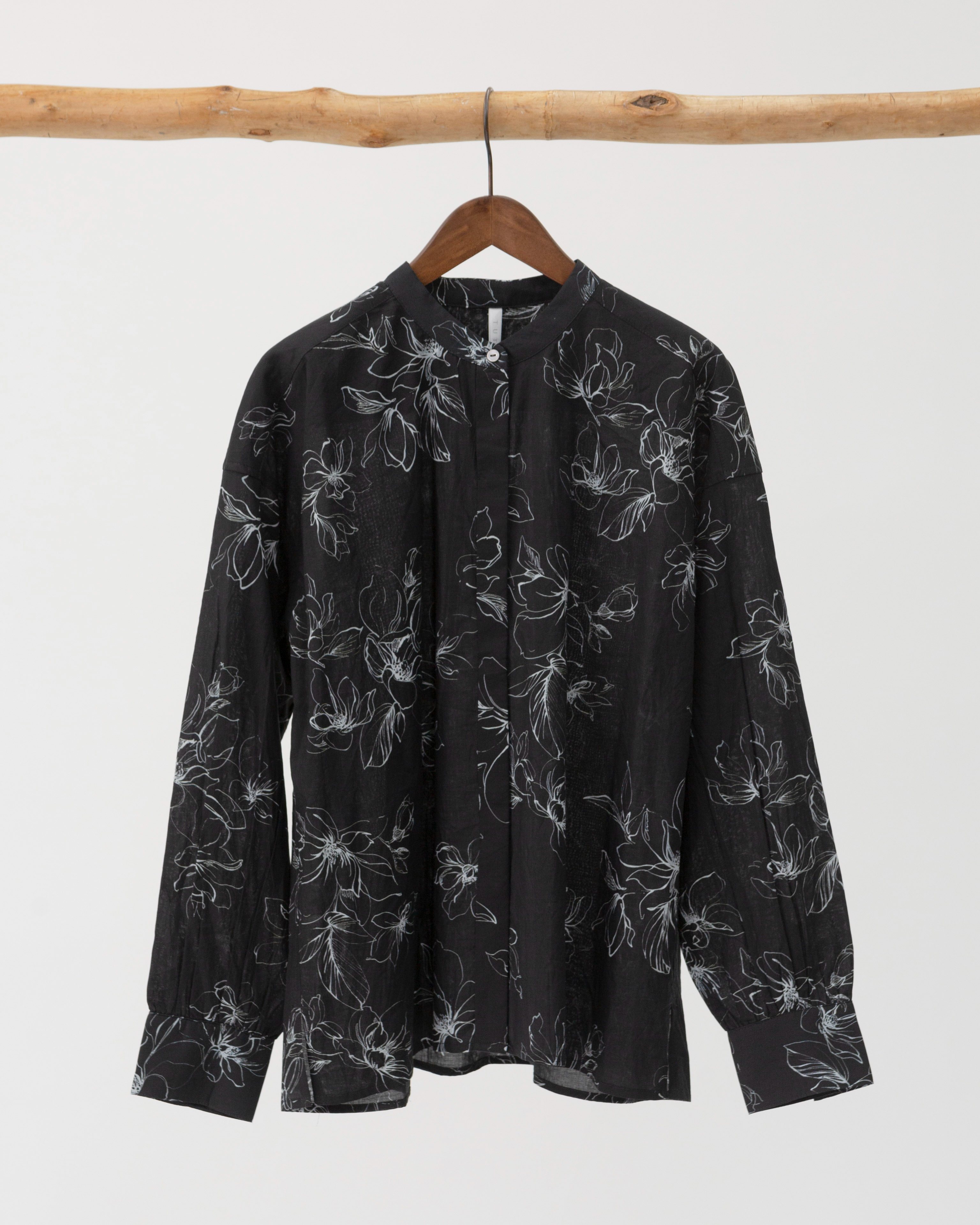 コットンワッシャーフラワープリントフライフロントブラウス