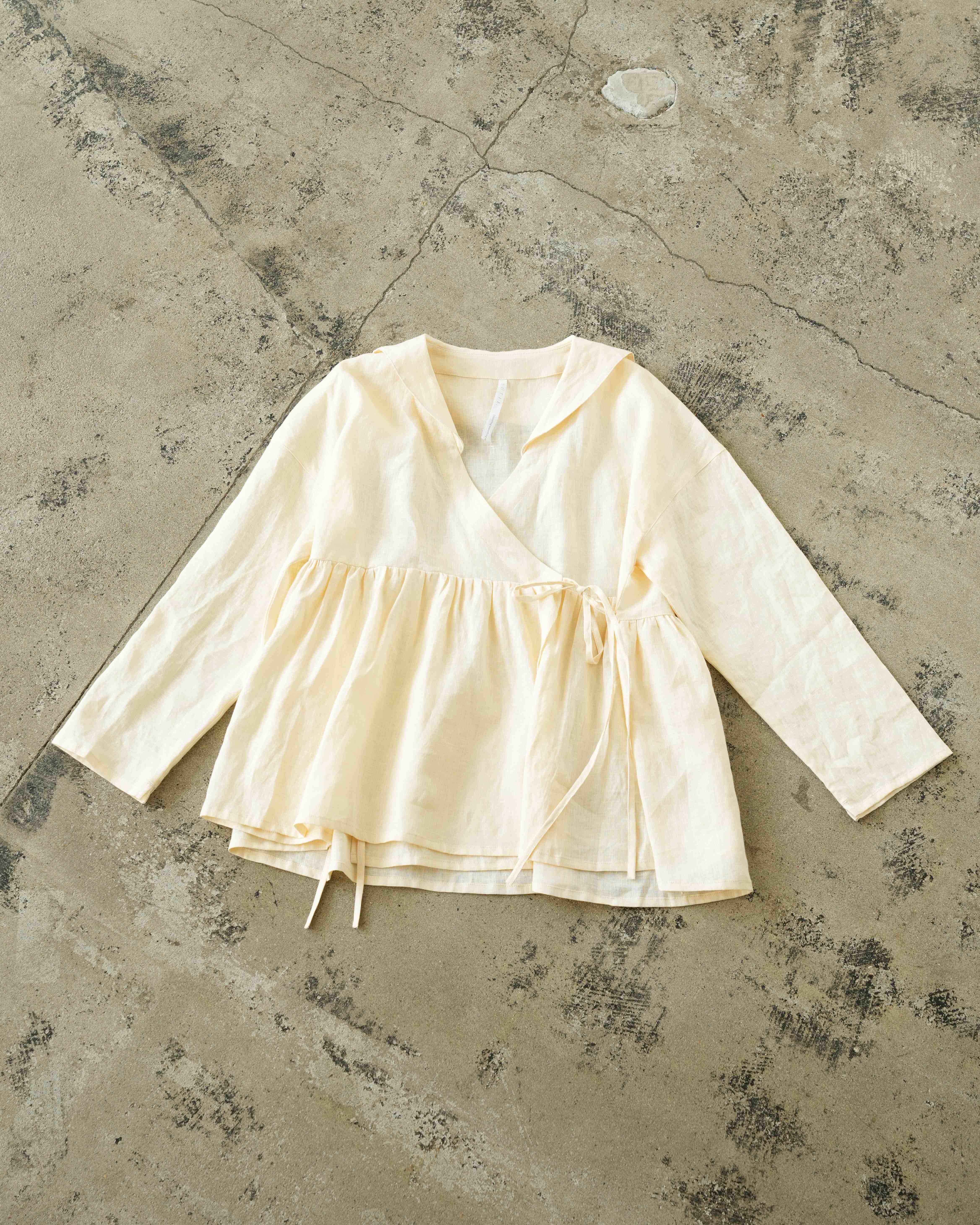 ゆうき  定価17,280円  emmi リネンカシュクールトップス 受付終了【megumi×TUTIE.】リネンカシュクールブラウス｜受注生産｜5月