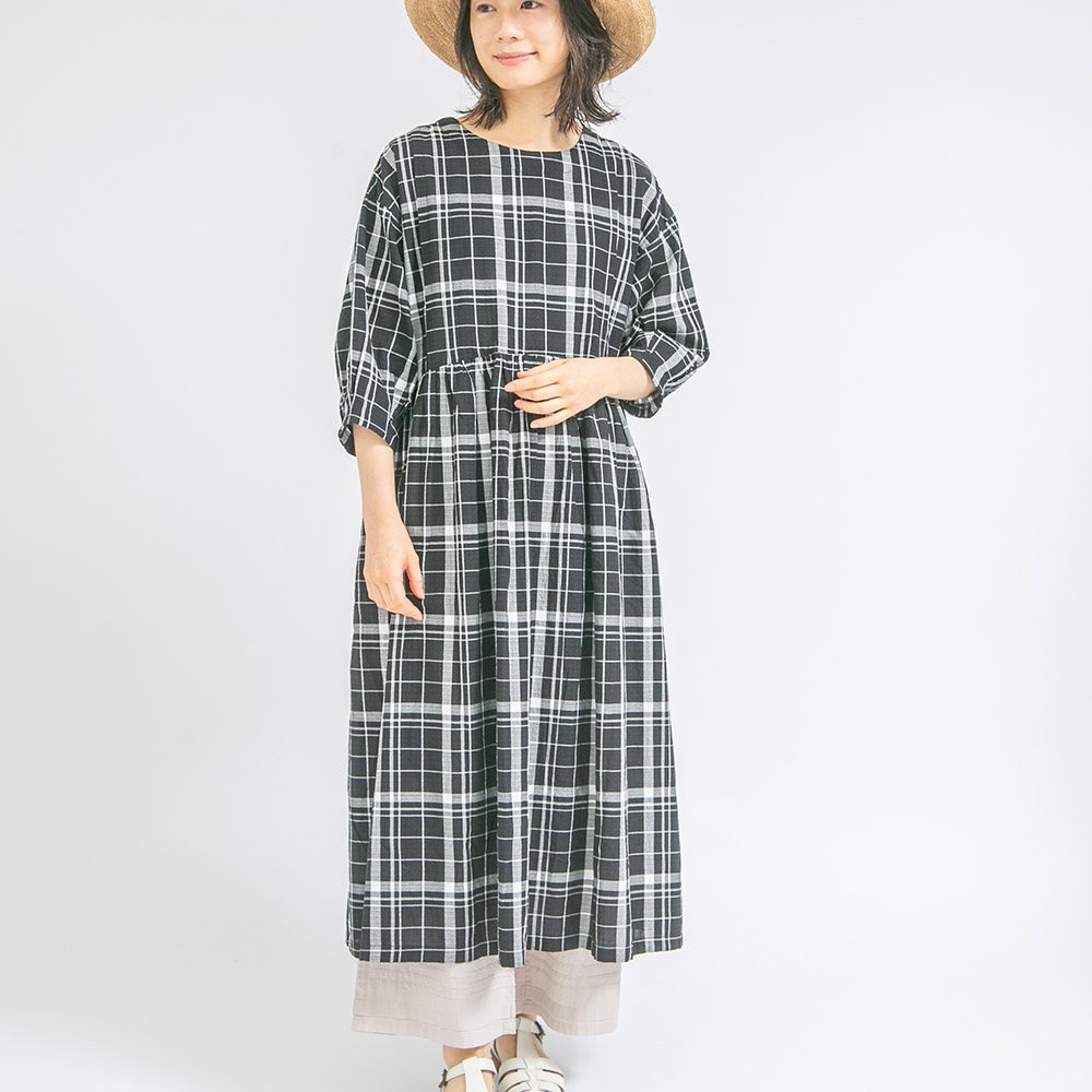 chao⭐ アルベロベロ♥️ぶたさん刺繍入りホワイトカジュアルパンツ