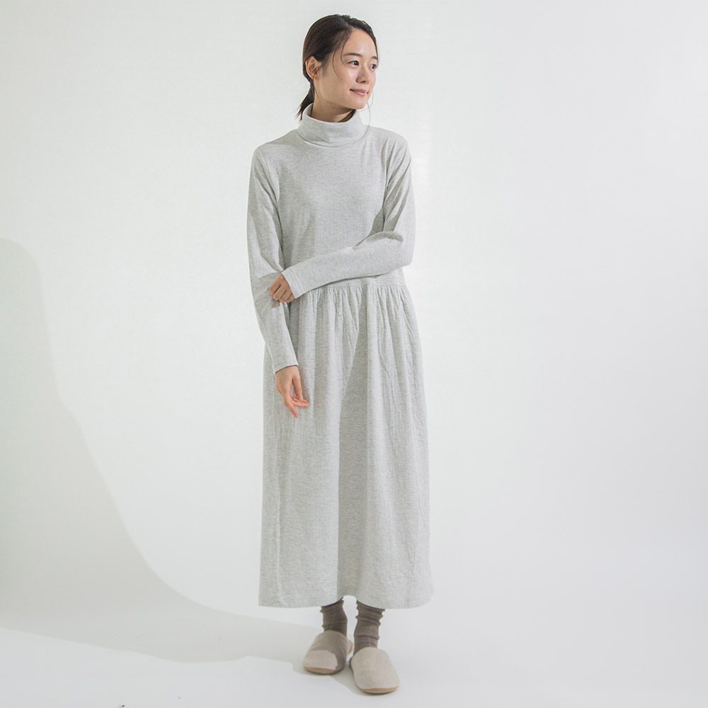 つちふわ】カットソータートルネックワンピース