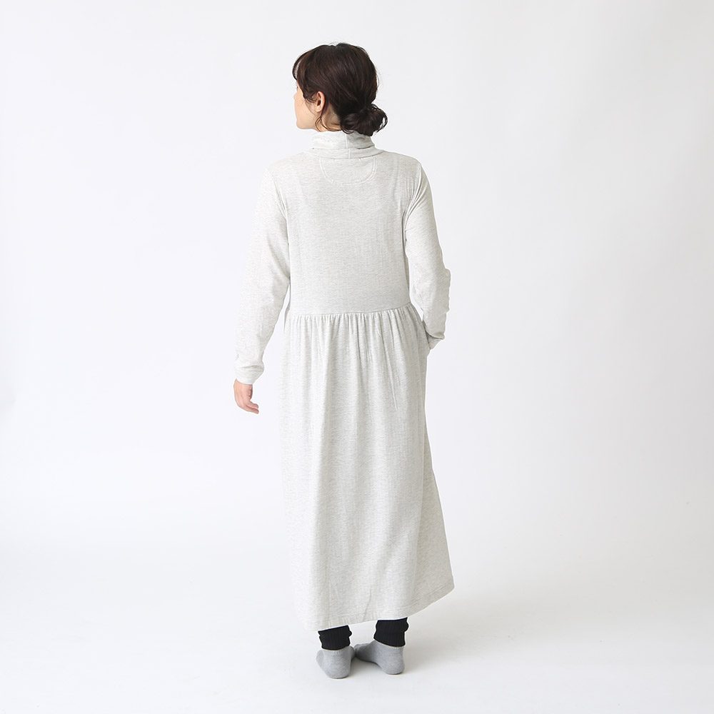 プリーツプリーズ　タートルネック ワンピース カットソー 長袖 プリーツプリーズ タートルネック ワンピース カットソー 長袖