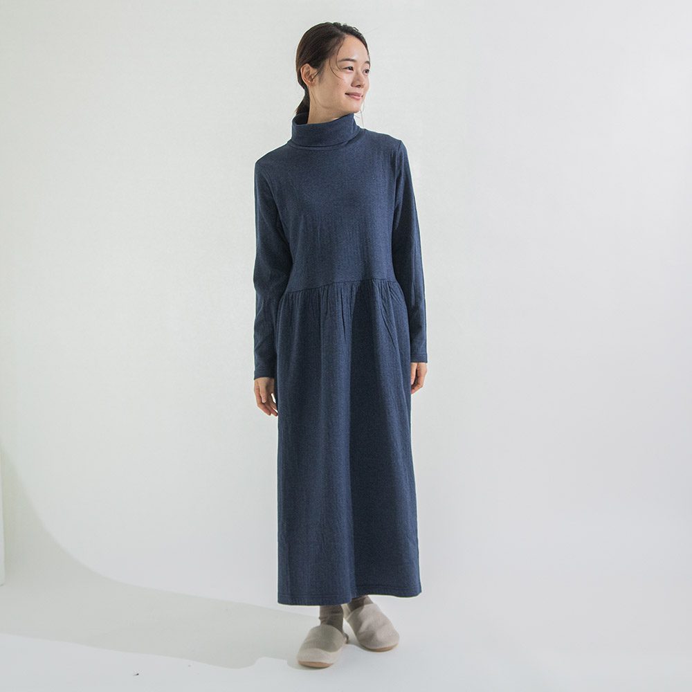 つちふわ】カットソータートルネックワンピース