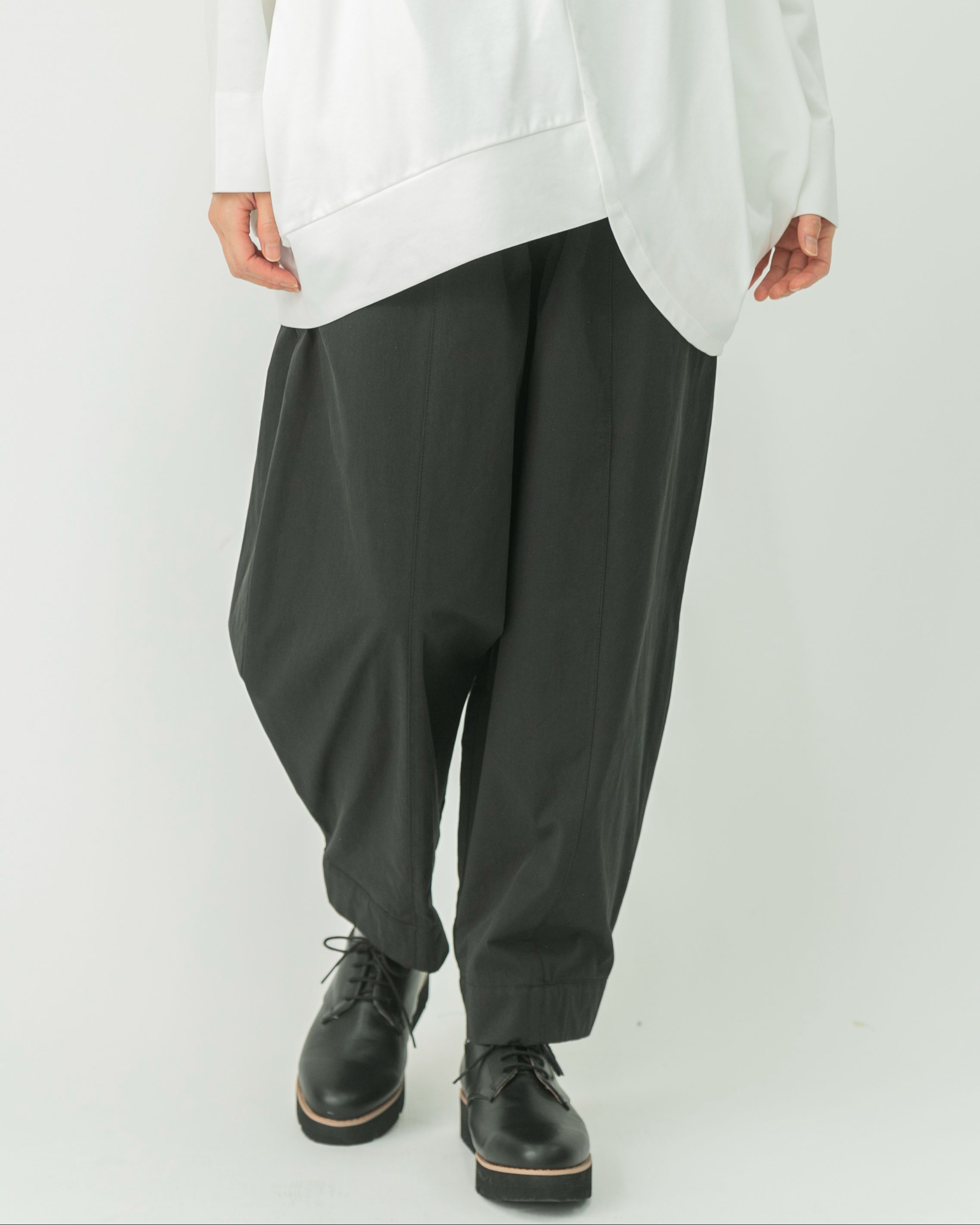 T. ペーパーライクコットンパンツ