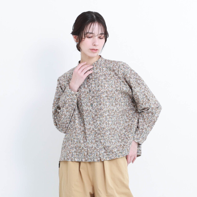 0624AS91066	コットンフラワープリントタックブラウス