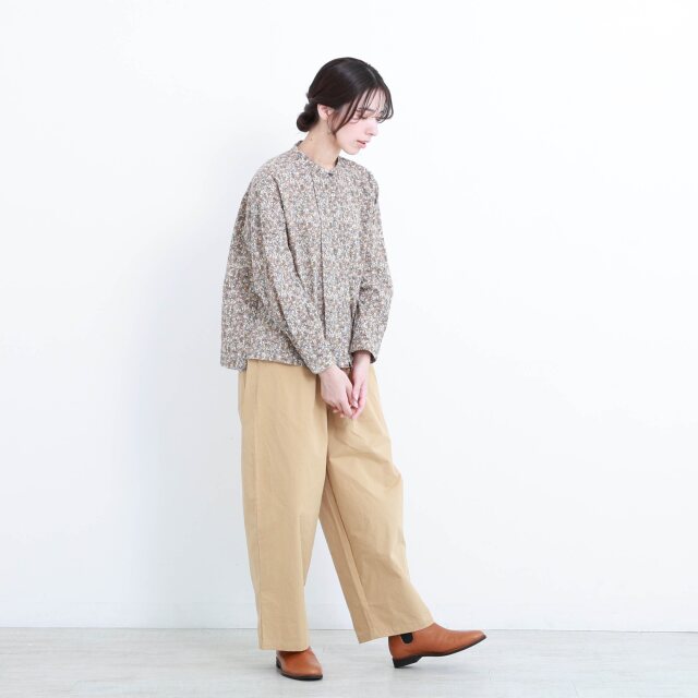 0624AS91066	コットンフラワープリントタックブラウス