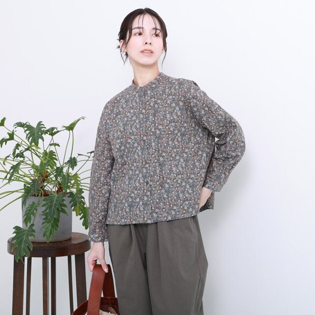 0624AS91066	コットンフラワープリントタックブラウス