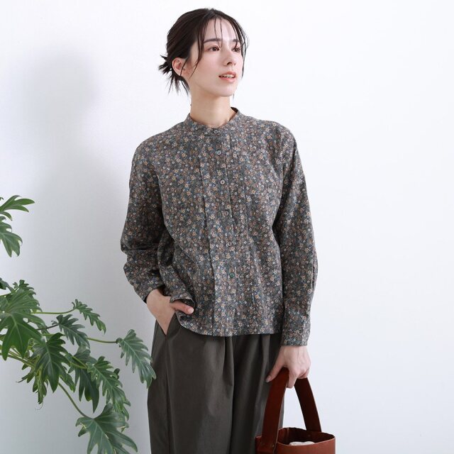 0624AS91066	コットンフラワープリントタックブラウス