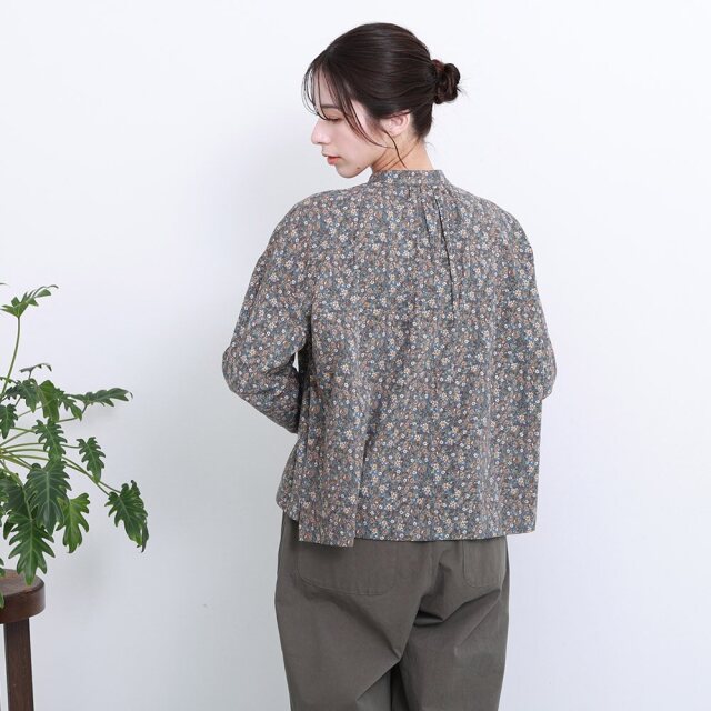 0624AS91066	コットンフラワープリントタックブラウス