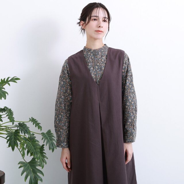 0624AS91066	コットンフラワープリントタックブラウス