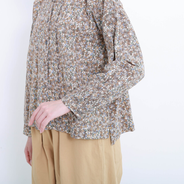 0624AS91066	コットンフラワープリントタックブラウス