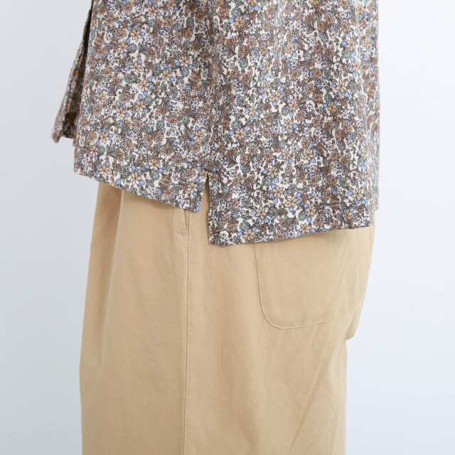 0624AS91066	コットンフラワープリントタックブラウス