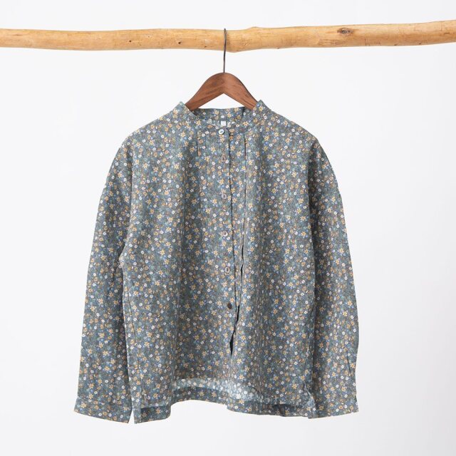 0624AS91066	コットンフラワープリントタックブラウス