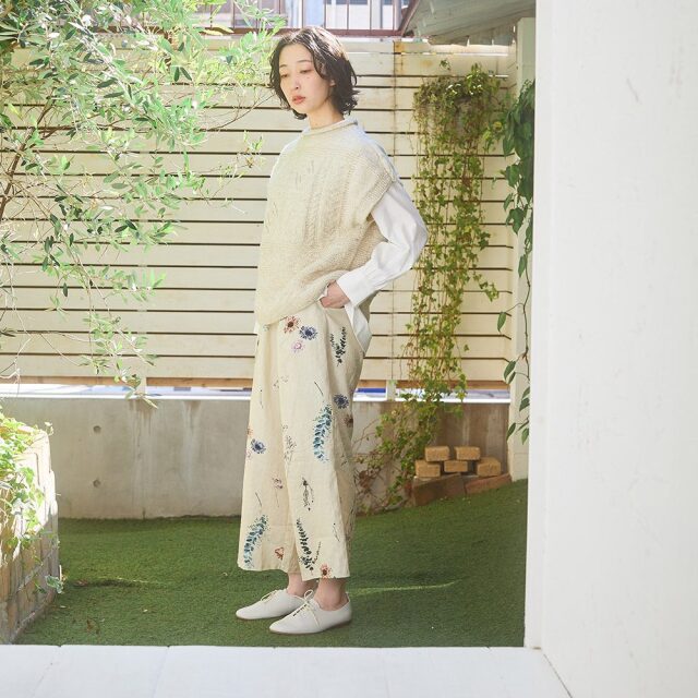 美品アイレネ 19S フラワーサテンパンツ S ボトムス ブラウン系