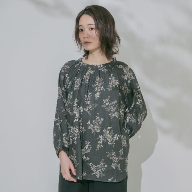 美品 サクラ 麻 リネン100 リーフプリントリネンブラウス ワイドスリーブ リネンフラワープリントラグランスリーブブラウス
