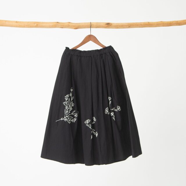 0624WT67017コットンビエラフラワー刺繍スカート