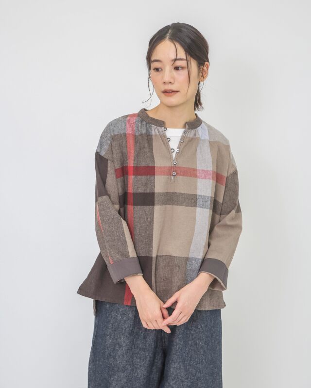 身長：164cm　カラー：ブラウン