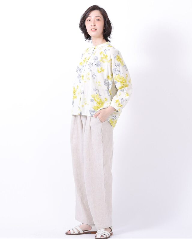 【SALE セール】TUTIE. (ツチエ) | コットンクレープフラワープリントバンドカラーブラウス (red) | トップス ブラウス お洒落 TUTIE. (ツチエ) | コットンクレープフラワープリントバンド