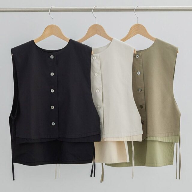 左から：ブラック、ナチュラル、モスグリーン