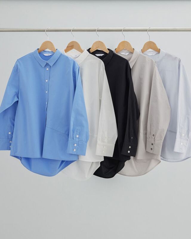 左から：ブルー、ホワイト、ブラック、グレー、サックス