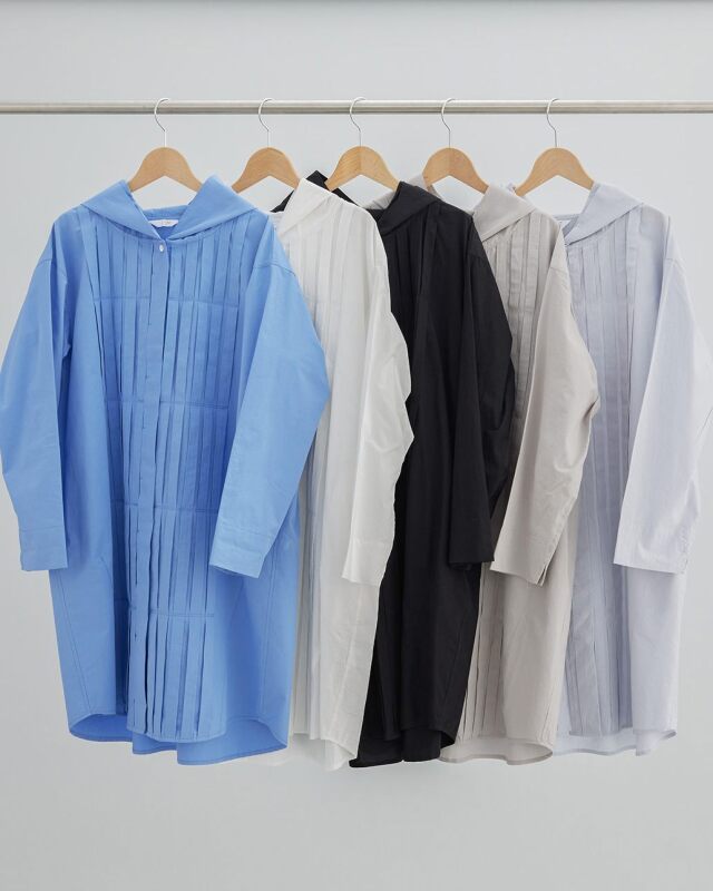 左から：ブルー、ホワイト、ブラック、グレー、サックス