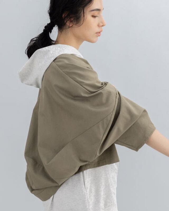 モデル身長：164cm　カラー：モスグリーン