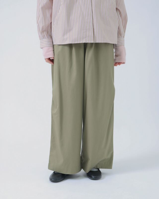 モデル身長：164cm　カラー：モスグリーン