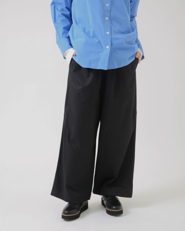 モデル身長：164cm　カラー：ブラック