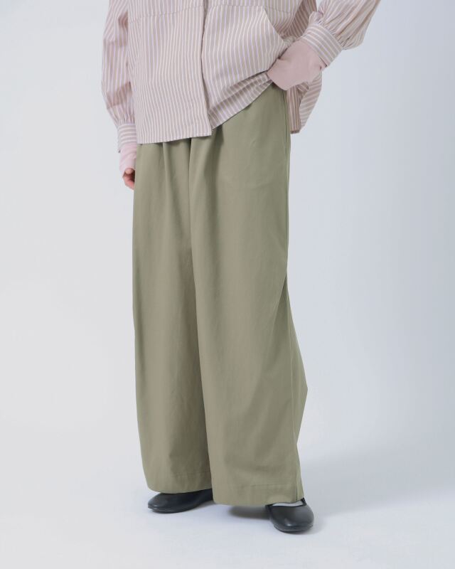 モデル身長：164cm　カラー：モスグリーン